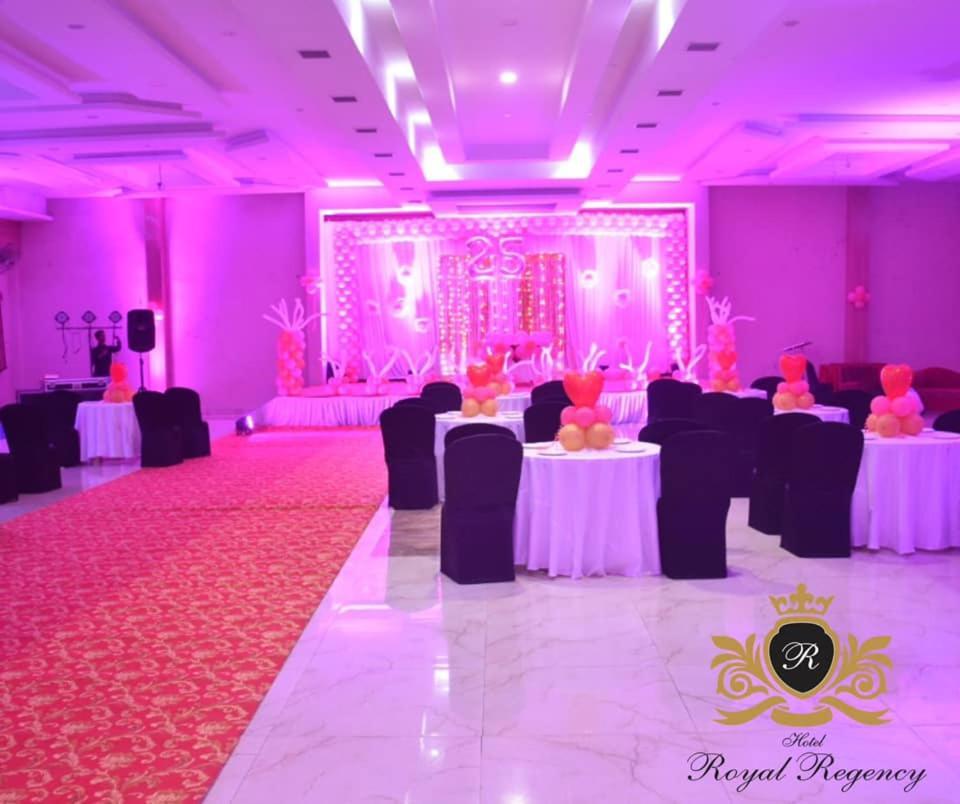 Hotel Royal Regency Bori  ภายนอก รูปภาพ