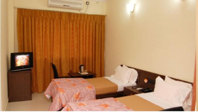 Hotel Royal Regency Bori  ภายนอก รูปภาพ