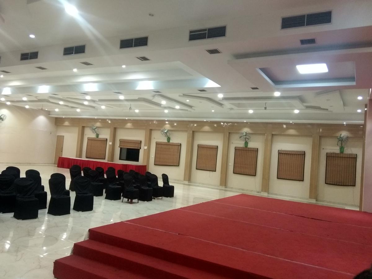 Hotel Royal Regency Bori  ภายนอก รูปภาพ