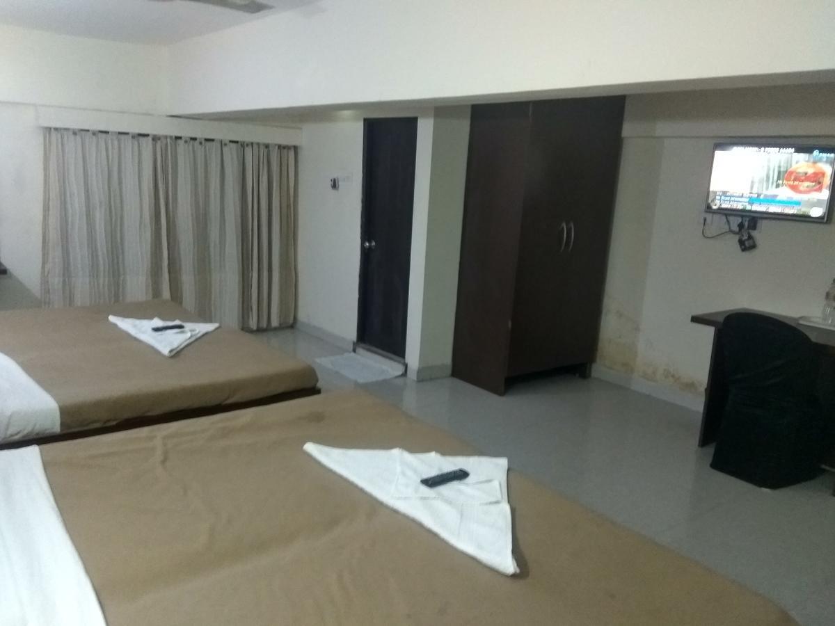 Hotel Royal Regency Bori  ภายนอก รูปภาพ