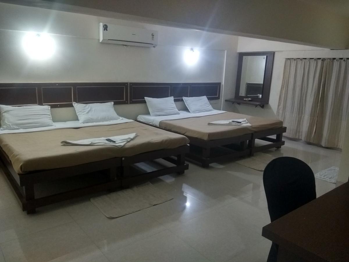 Hotel Royal Regency Bori  ภายนอก รูปภาพ
