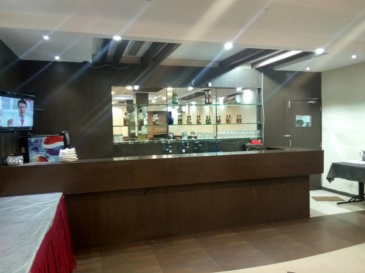 Hotel Royal Regency Bori  ภายนอก รูปภาพ