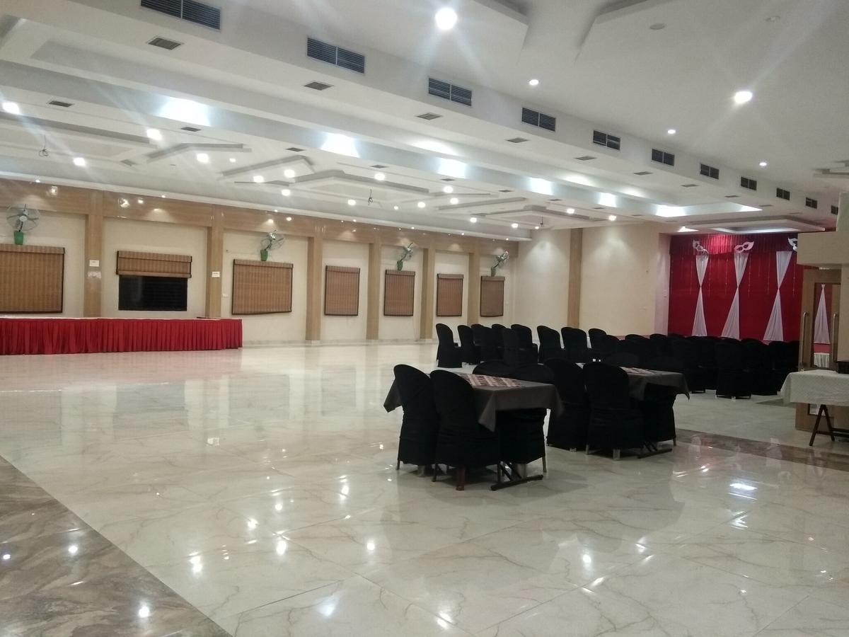 Hotel Royal Regency Bori  ภายนอก รูปภาพ