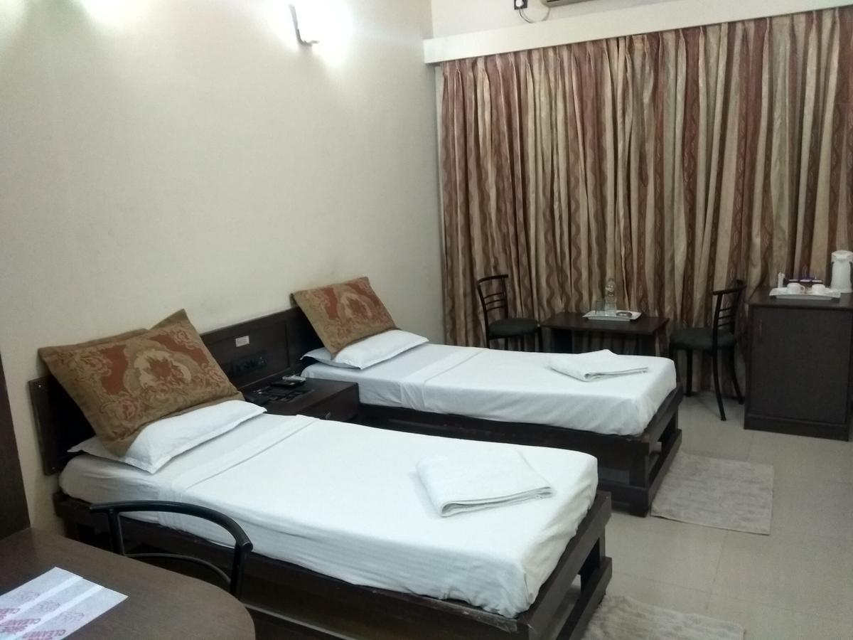 Hotel Royal Regency Bori  ภายนอก รูปภาพ